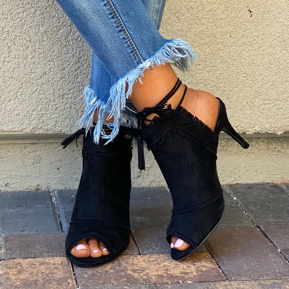 Black Peep Toe Tassels Lace Up Kitten Heel Sandal - Picture 2 of 12